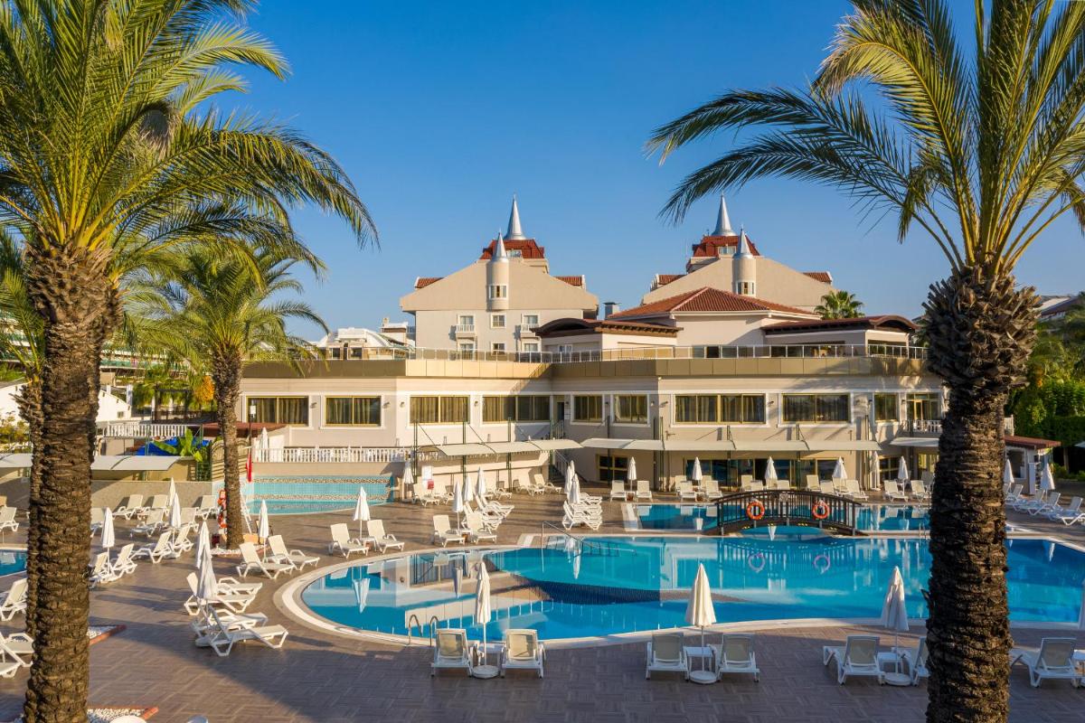 Aydinbey Famous Resort - Ultra All Inclusive - Housity