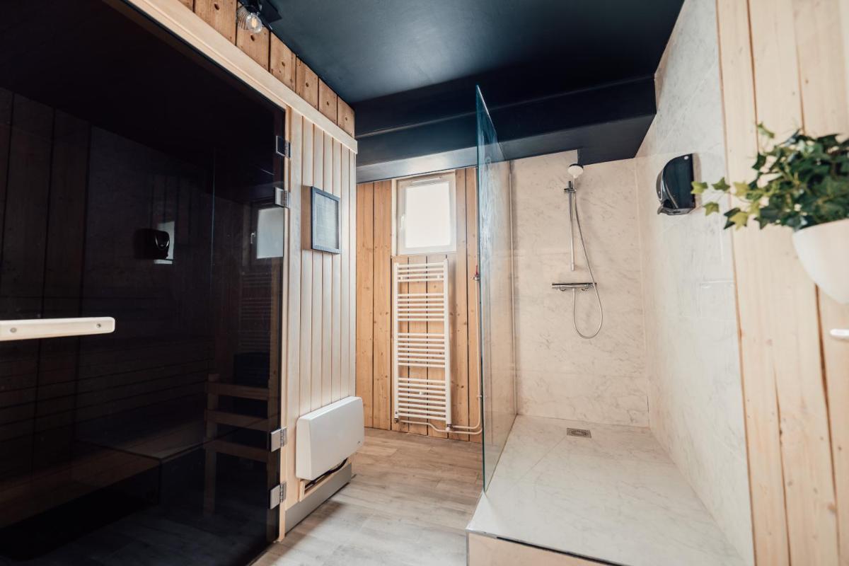 Salle de bains dans l'établissement La villa 10 HÔTEL SPA