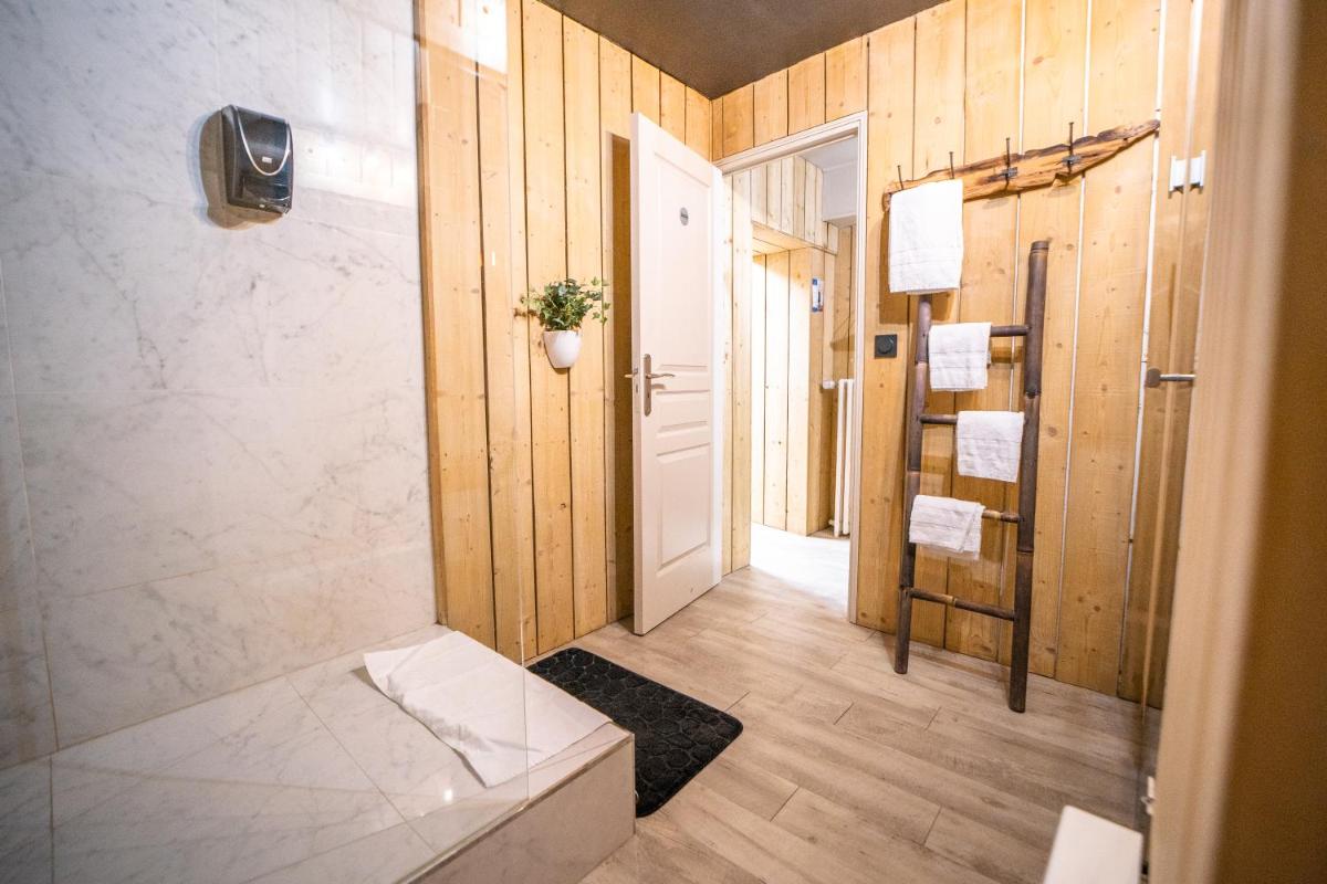 Un ou plusieurs lits dans un hébergement de l'établissement La villa 10 HÔTEL SPA