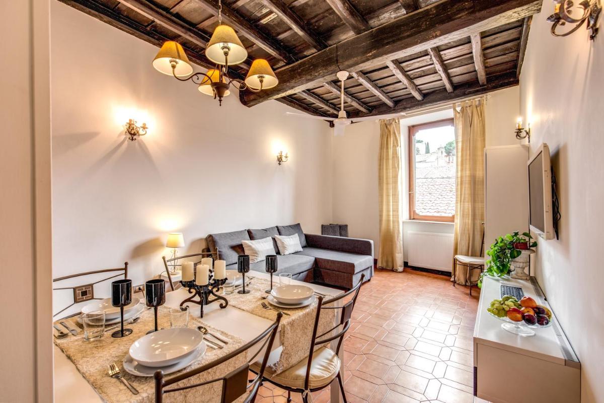Elegant Apartment Behind the Colosseum - Housity