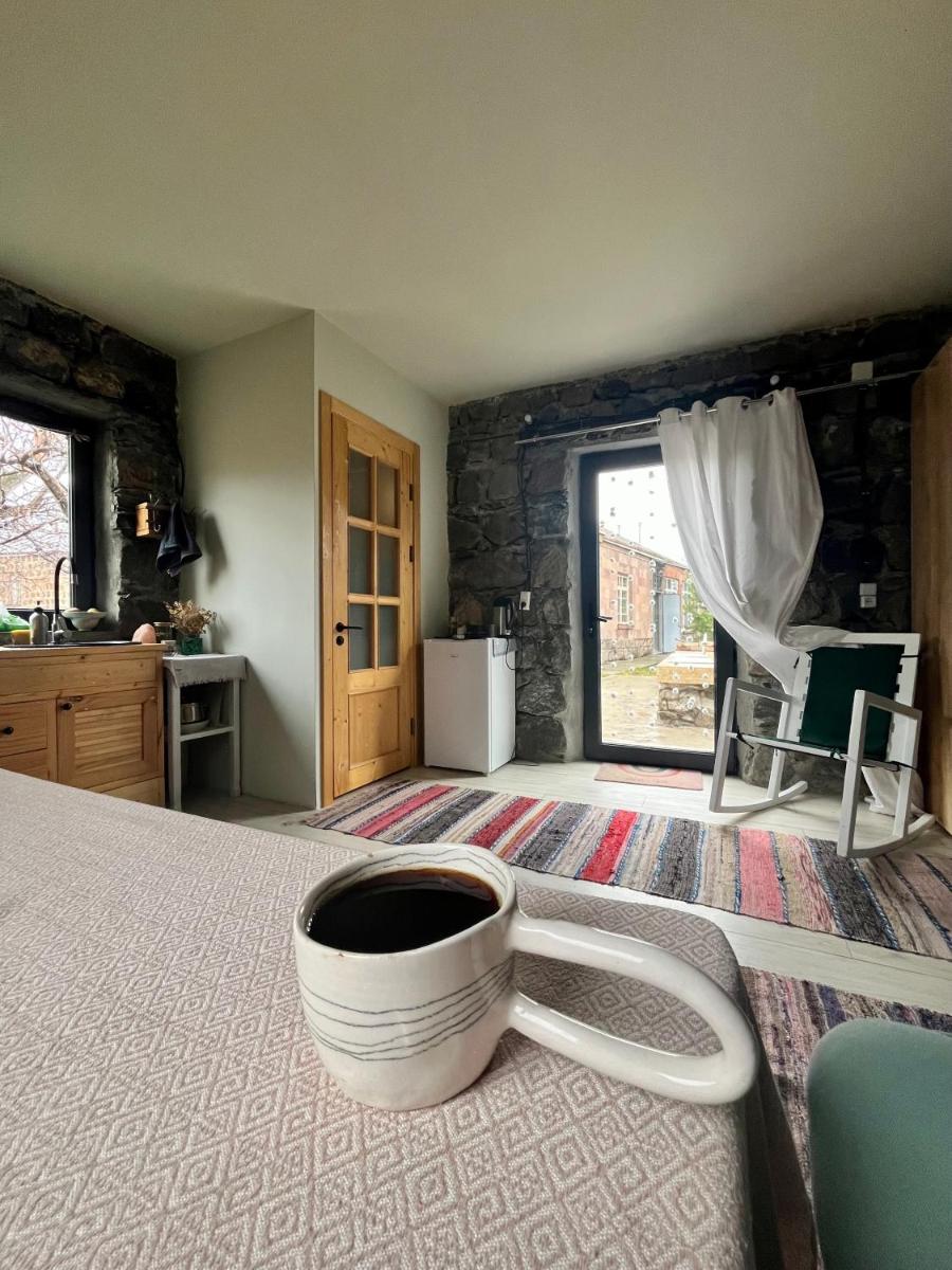 Zove Rural Cottage with garden views - Housity