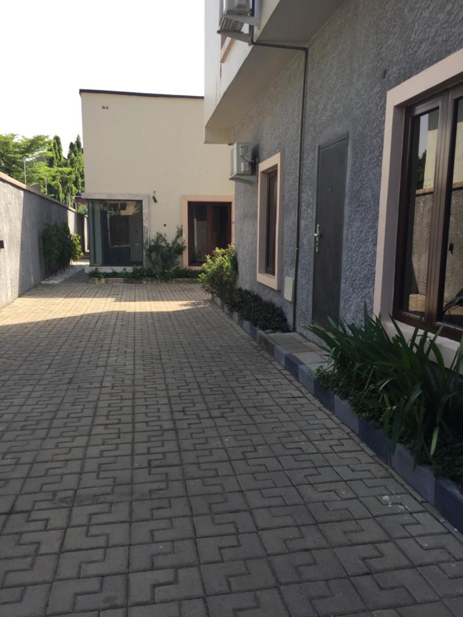 Eureka Luxury Apartment - Housity