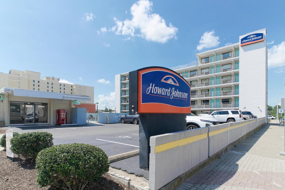 Howard Johnson by Wyndham Virginia Beach At The Beach - Housity