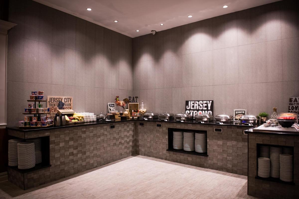 DoubleTree by Hilton Cherry Hill Philadelphia - Housity