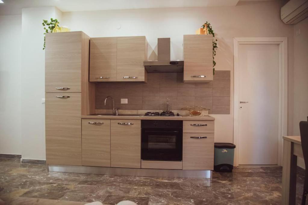 Campania Apartment Pompei Luxury - 150m dalla stazione - 5km da Pompei - Housity