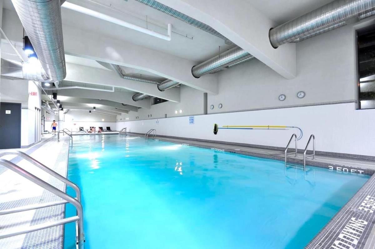 Beautiful Bright Modern Condo with Water view and AC in DT Vancouver 2BR,3BD,2BT sleeps 6 guests Free parking Netflix Included - Housity