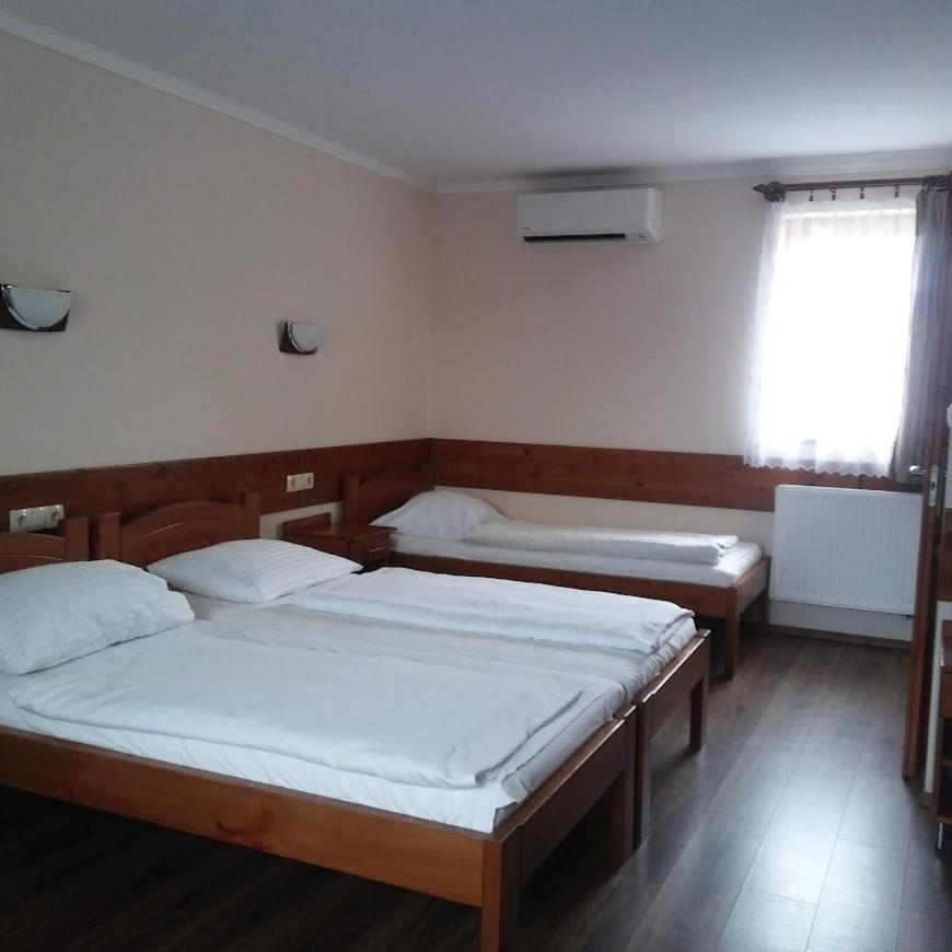 Kispipa Panzió - Housity