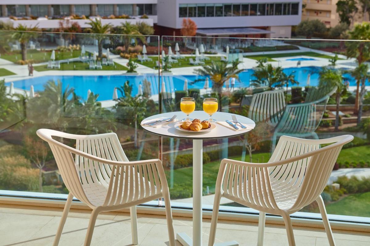 Comida en o cerca de este hotel
