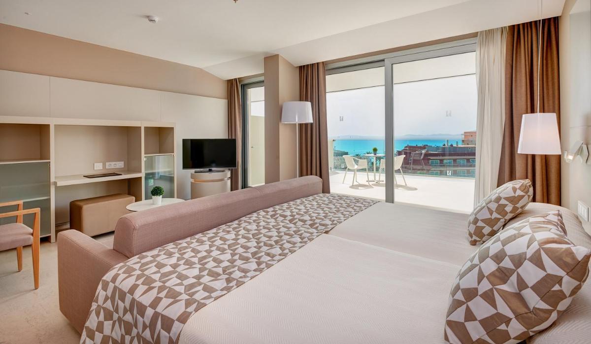 Cama o camas de una habitación en Hipotels Gran Playa de Palma