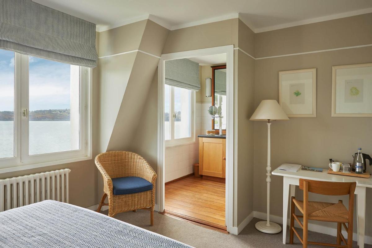 Un ou plusieurs lits dans un hébergement de l'établissement Le Grand Hotel des Bains & Spa - Bretagne