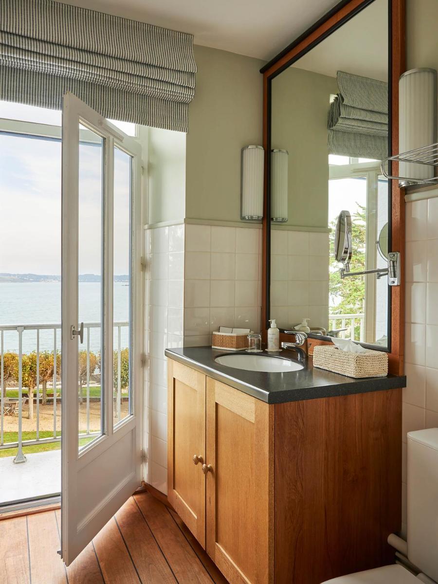 Cuisine ou kitchenette dans l'établissement Le Grand Hotel des Bains & Spa - Bretagne