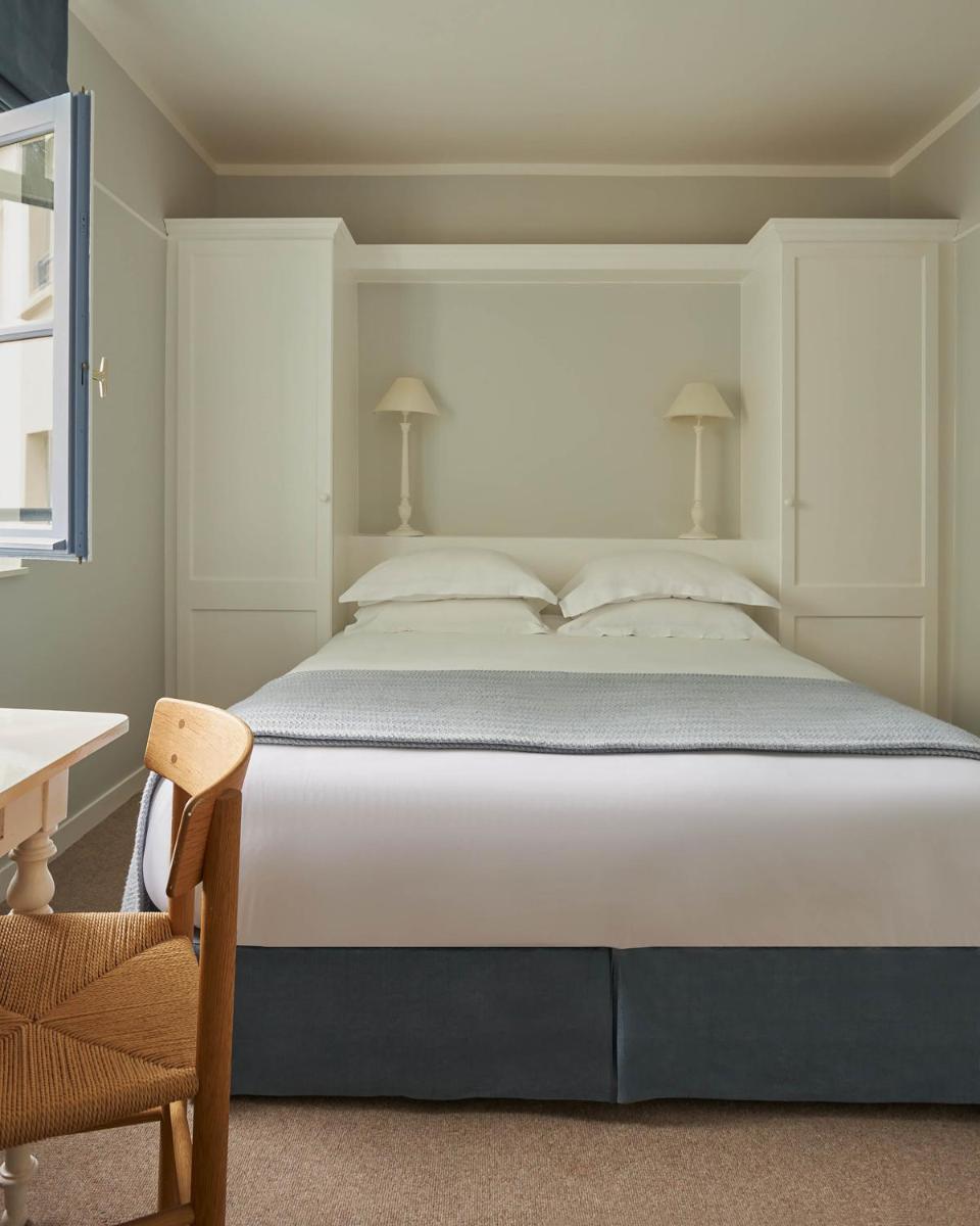 Un ou plusieurs lits dans un hébergement de l'établissement Le Grand Hotel des Bains & Spa - Bretagne