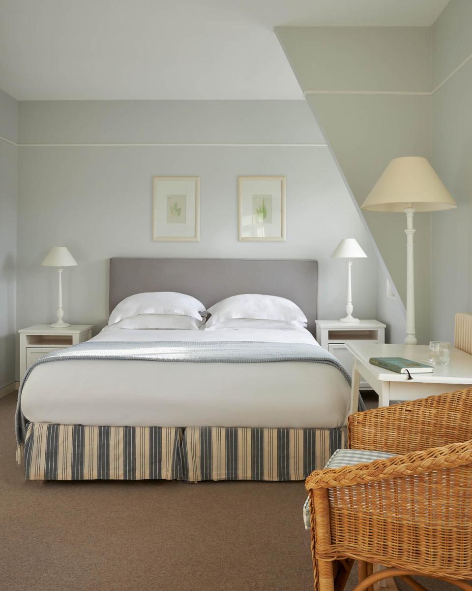 Un ou plusieurs lits dans un hébergement de l'établissement Le Grand Hotel des Bains & Spa - Bretagne