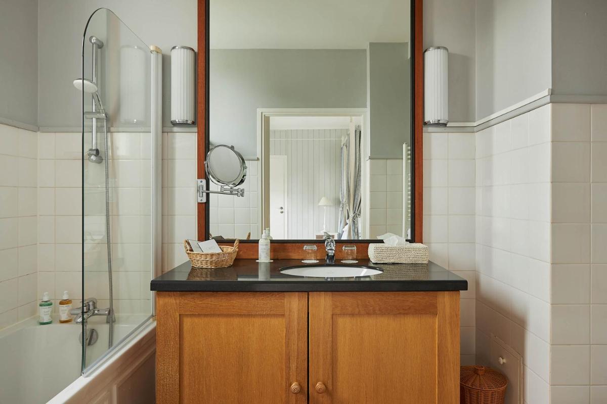 Salle de bains dans l'établissement Le Grand Hotel des Bains & Spa - Bretagne