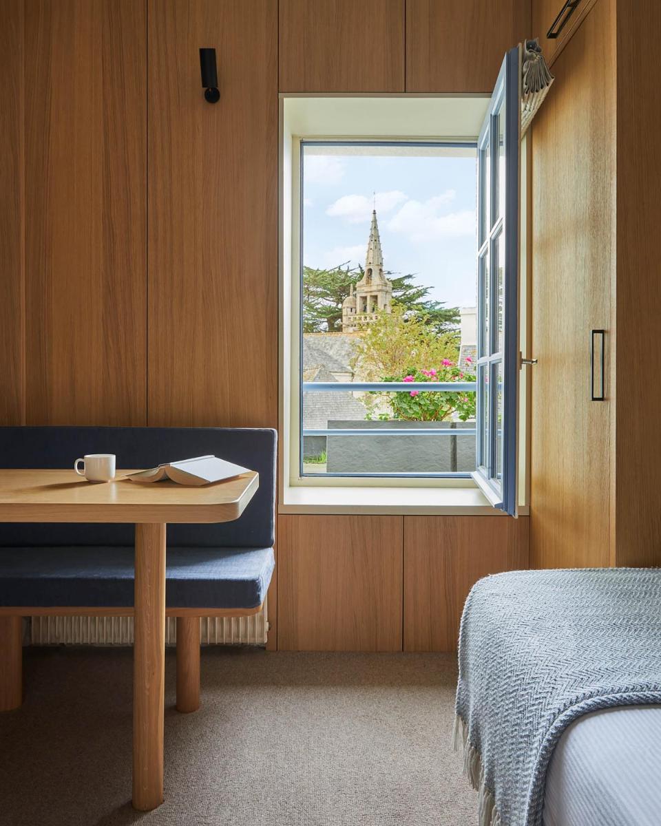 Un ou plusieurs lits dans un hébergement de l'établissement Le Grand Hotel des Bains & Spa - Bretagne