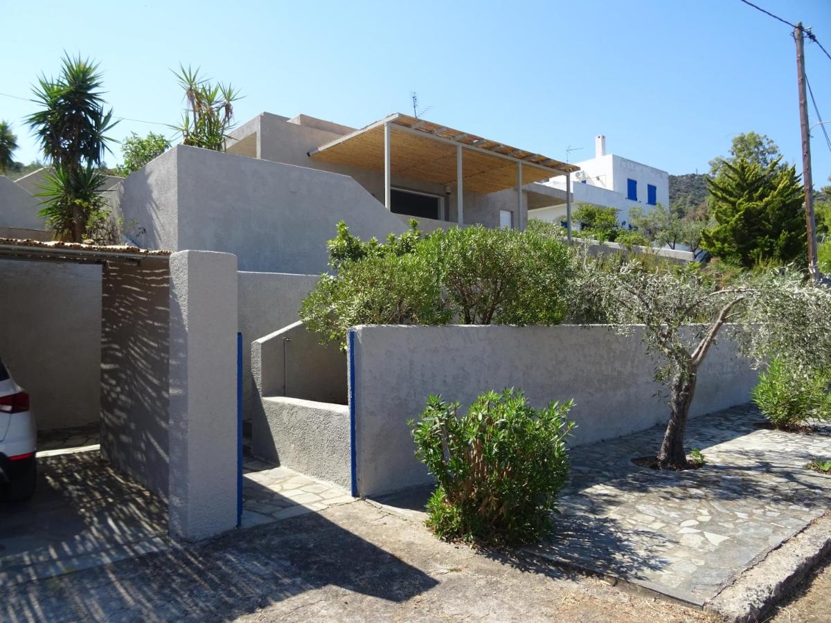 Seafront Summer House, Sunny Family Resort, Huge Veranda - Housity