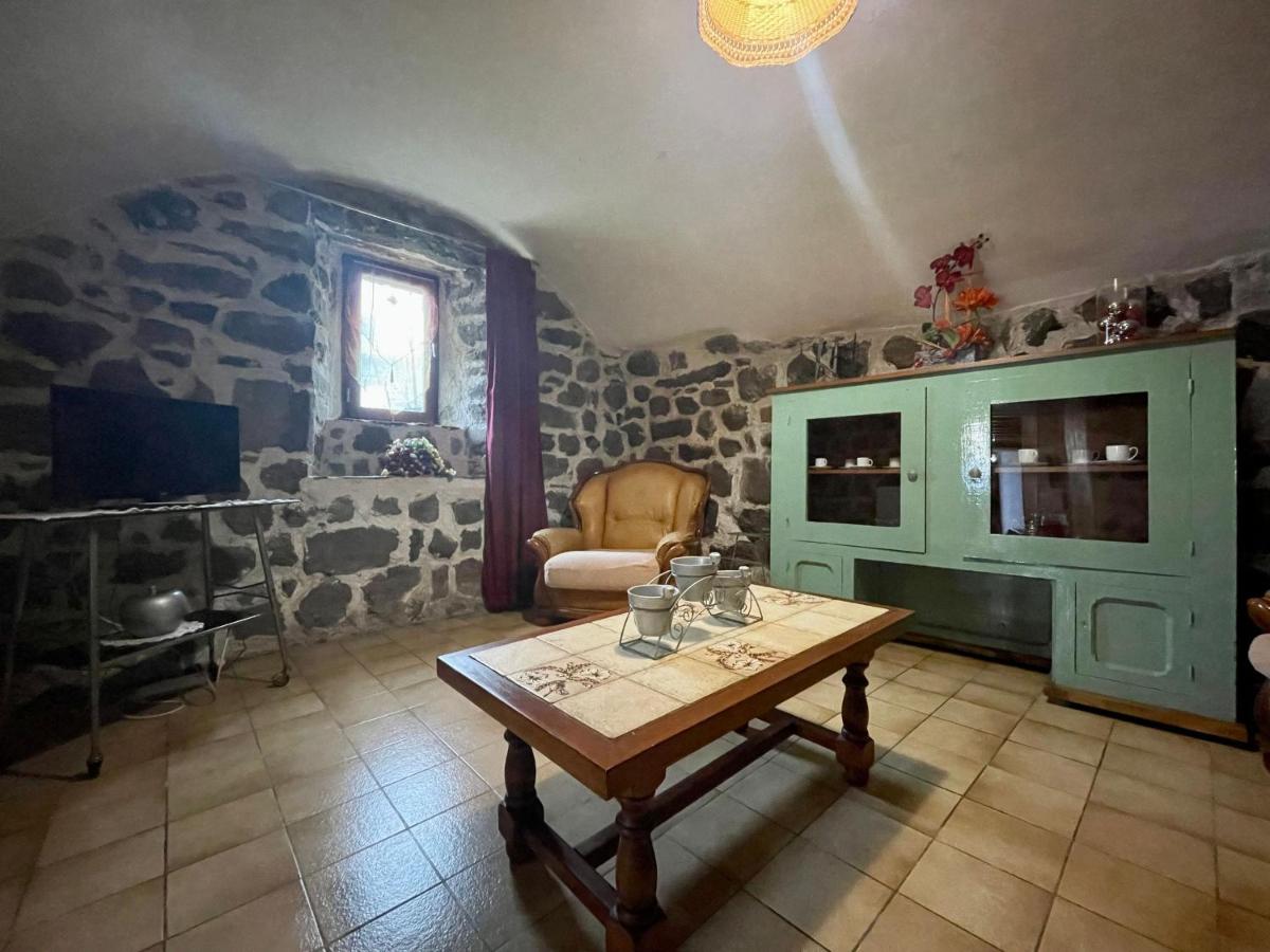 Gîte confortable en hameau calme près du Puy en Velay – 2 chambres, équipement bébé, terrain fermé - FR-1-582-141 - Housity