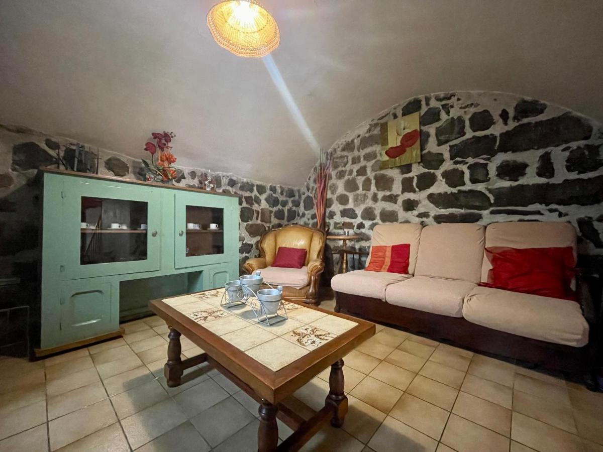 Gîte confortable en hameau calme près du Puy en Velay – 2 chambres, équipement bébé, terrain fermé - FR-1-582-141 - Housity