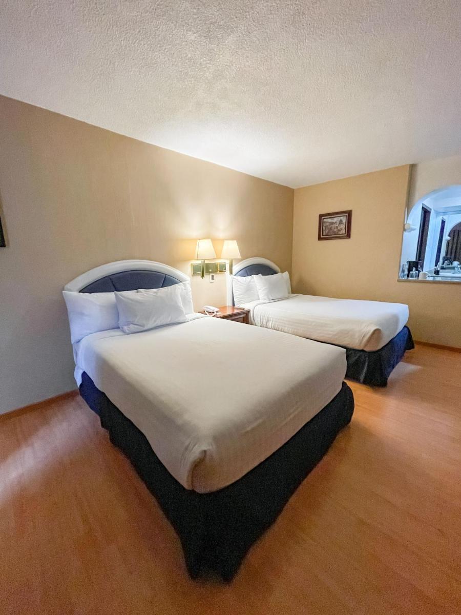 Hotel Gran Plaza & Convention Center - Housity