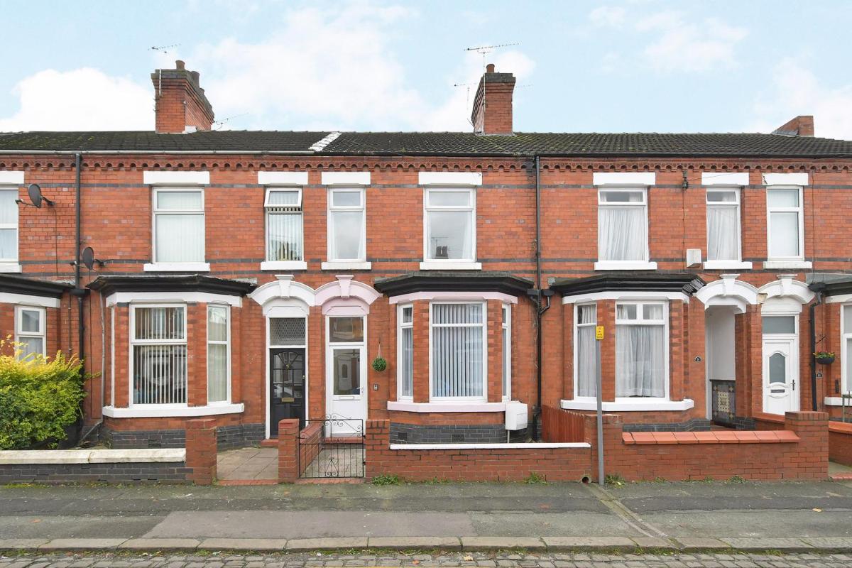 Somerville House by YourStays - 4 Bedroom House in Crewe - Housity