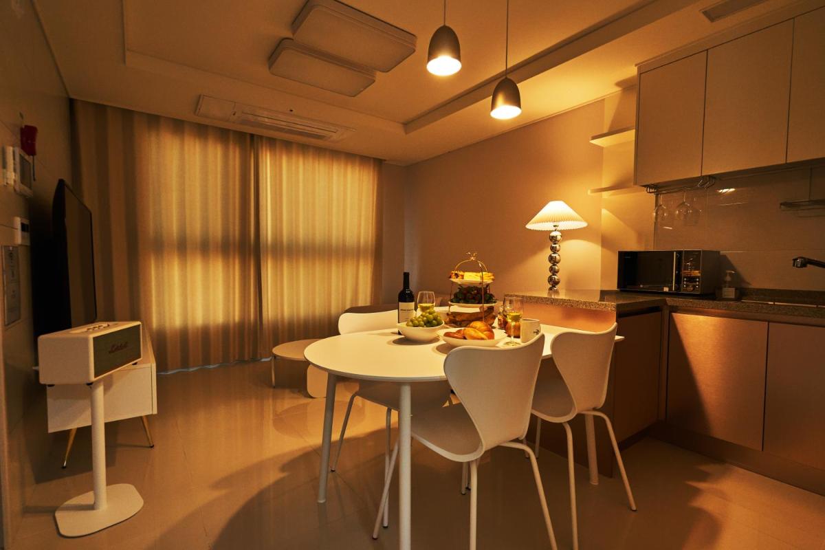 The November Stay In landmark - Housity