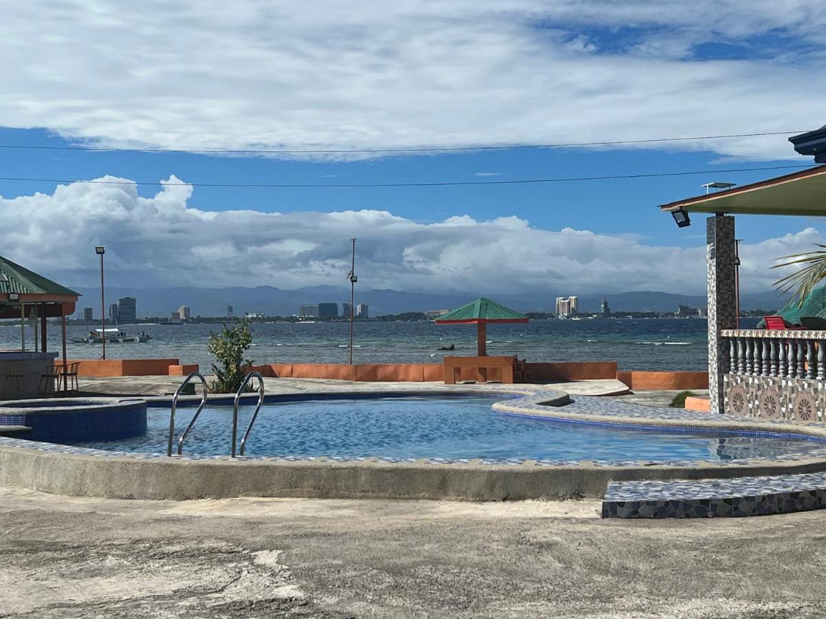 Rainbow Beach Bar & Resort - Housity