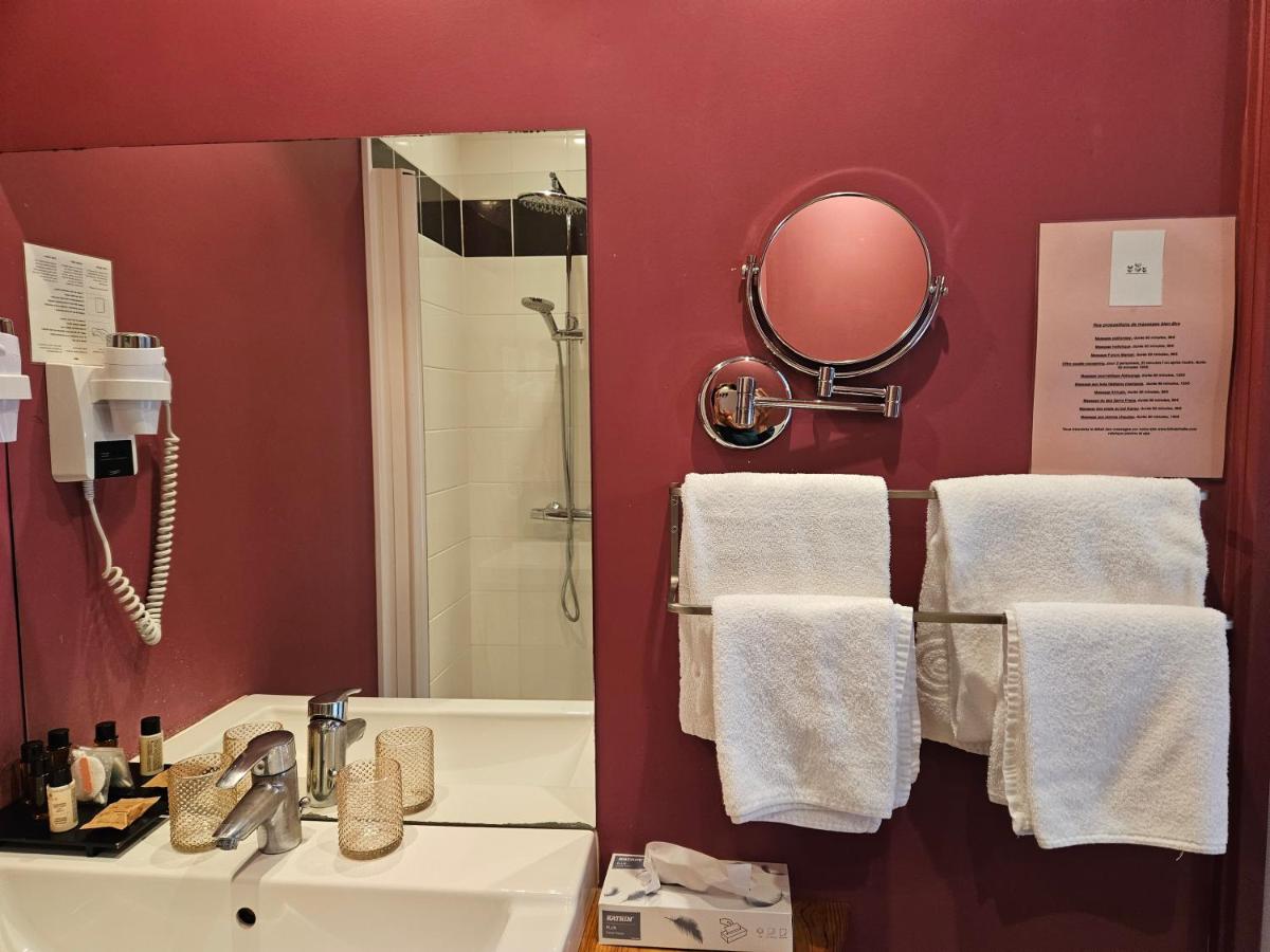 Salle de bains dans l'établissement La Fraîchette-Hôtel & Spa