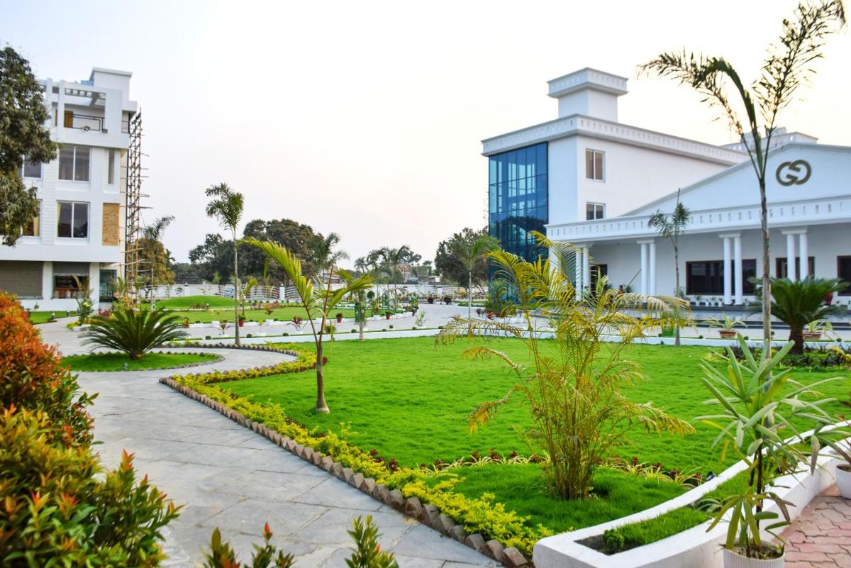 GOLDEN GLEAM RESORTS - Housity
