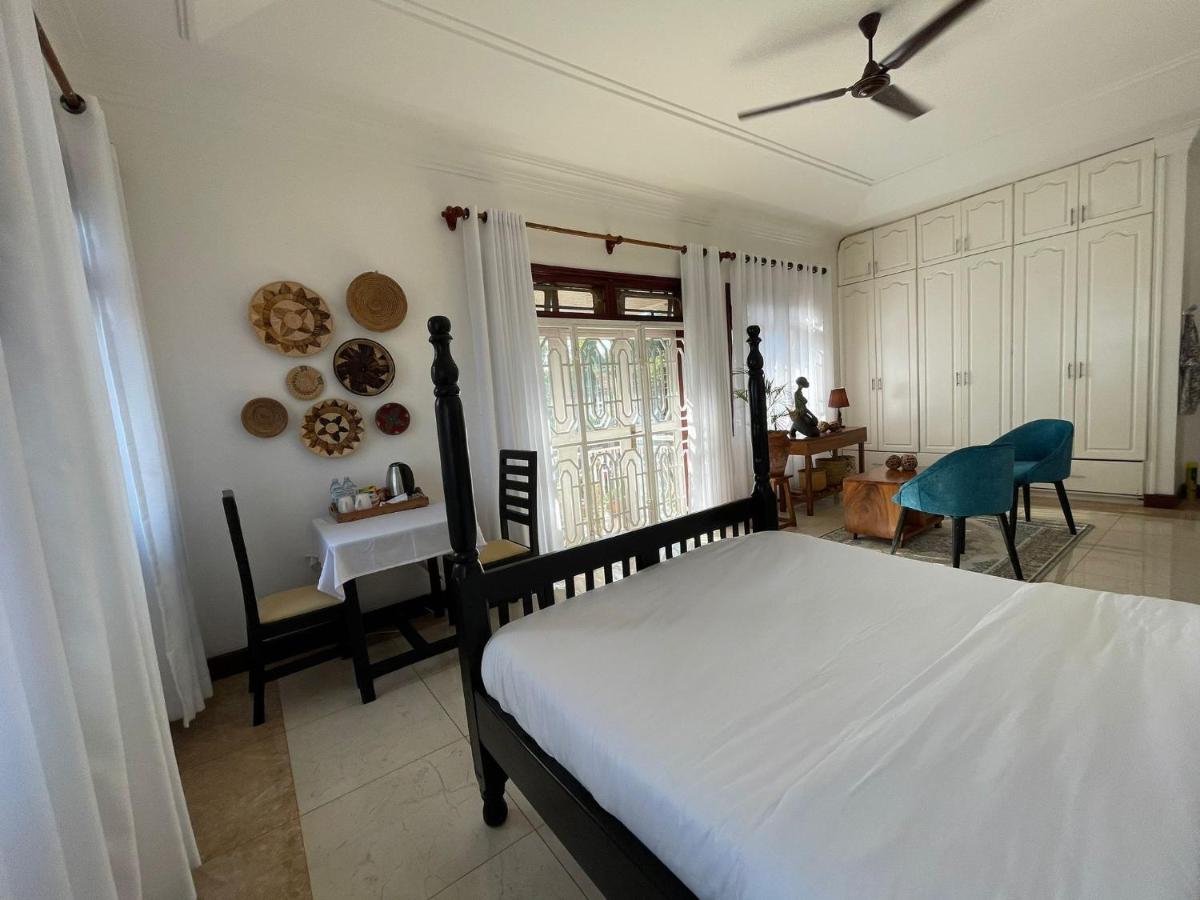 The Jewel and the Lake - Hizvo