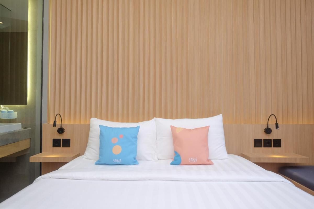 Sans Hotel RG Living Jogja by RedDoorz - Housity