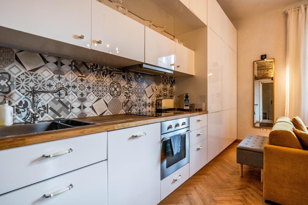 Historical Wine Apartment - Housity