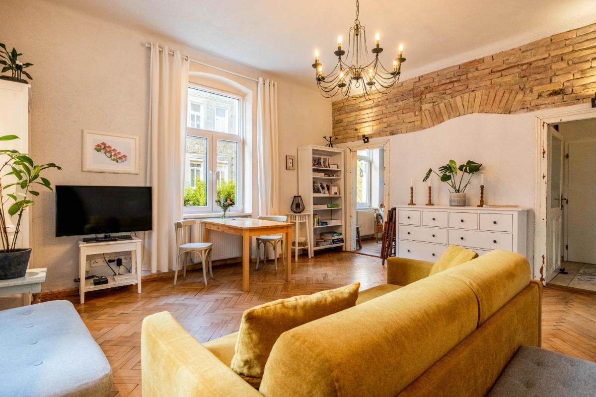 Historical Wine Apartment - Housity