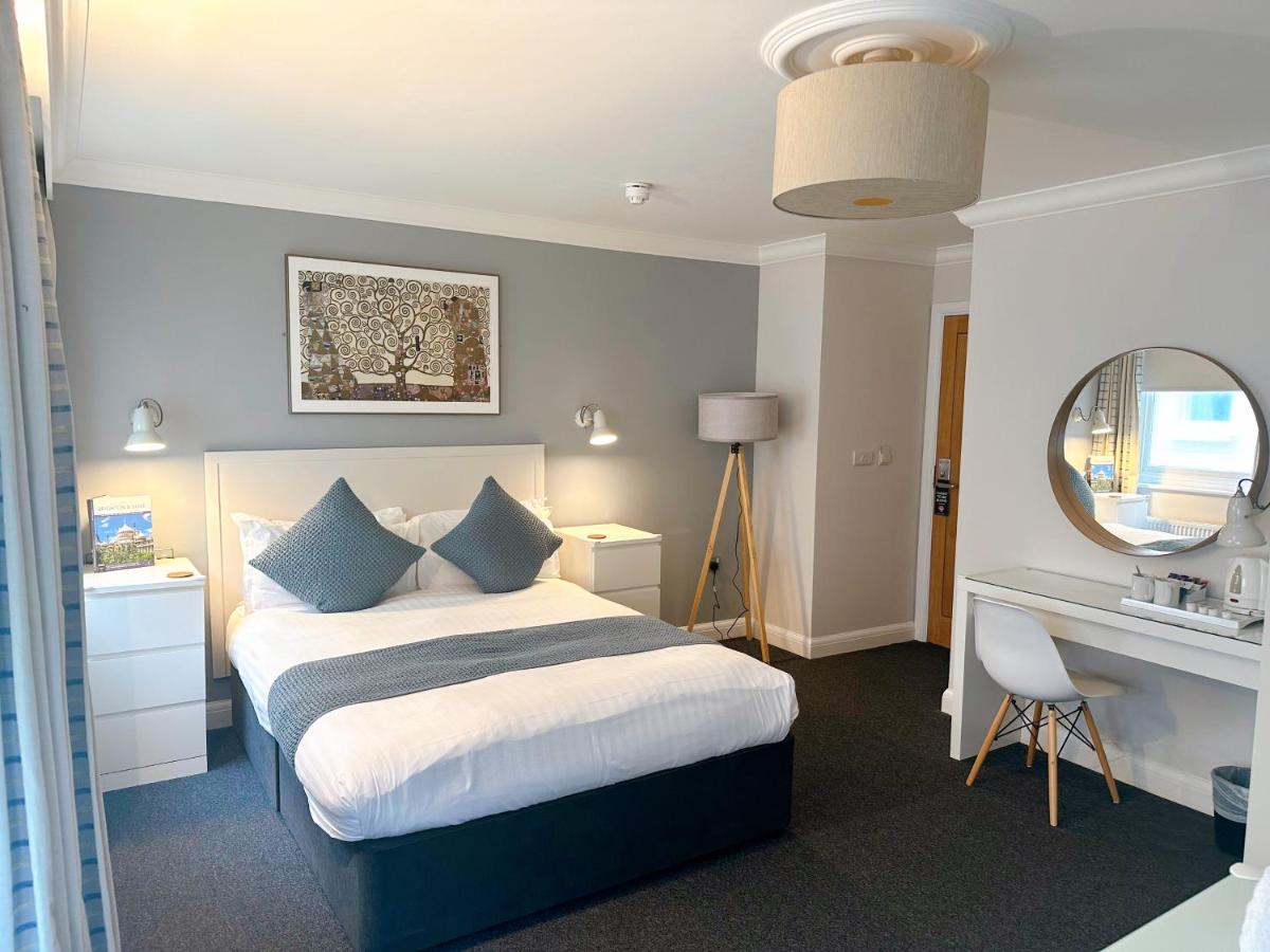 Legends Hotel - Housity