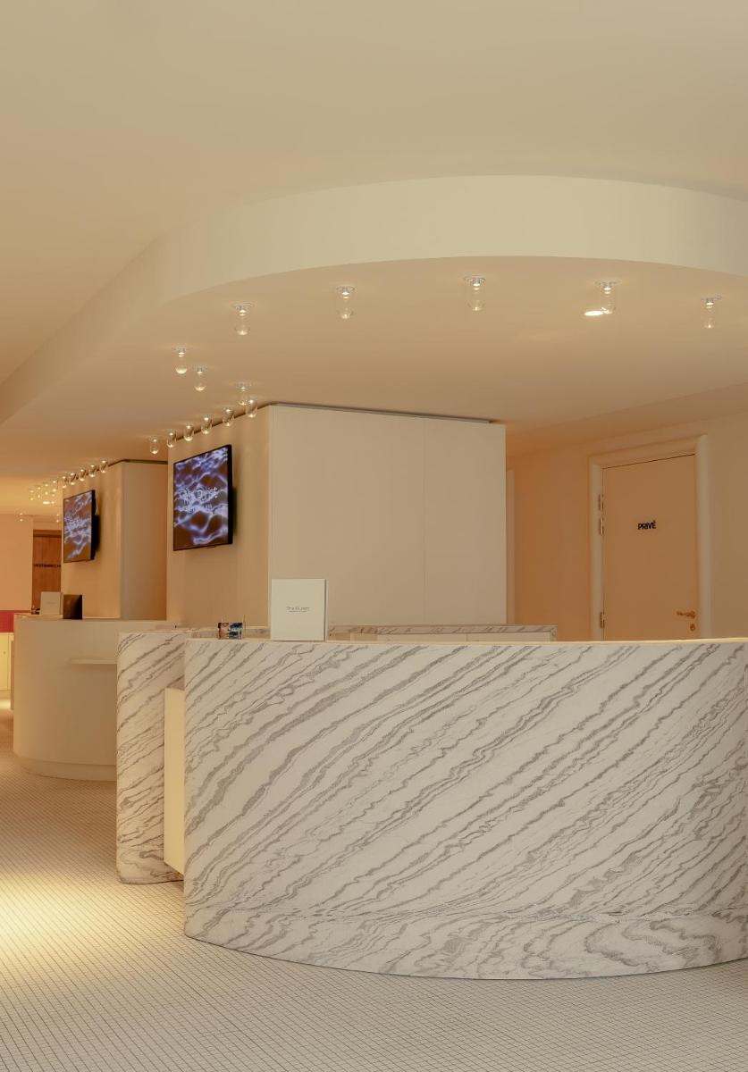 Télévision ou salle de divertissement dans l'établissement Cures Marines Hotel Thalasso & Spa Trouville - MGallery Collection