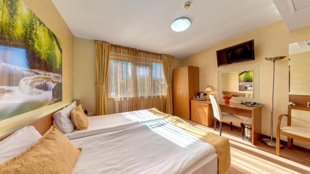 Europe Hotel - free underground parking - Housity