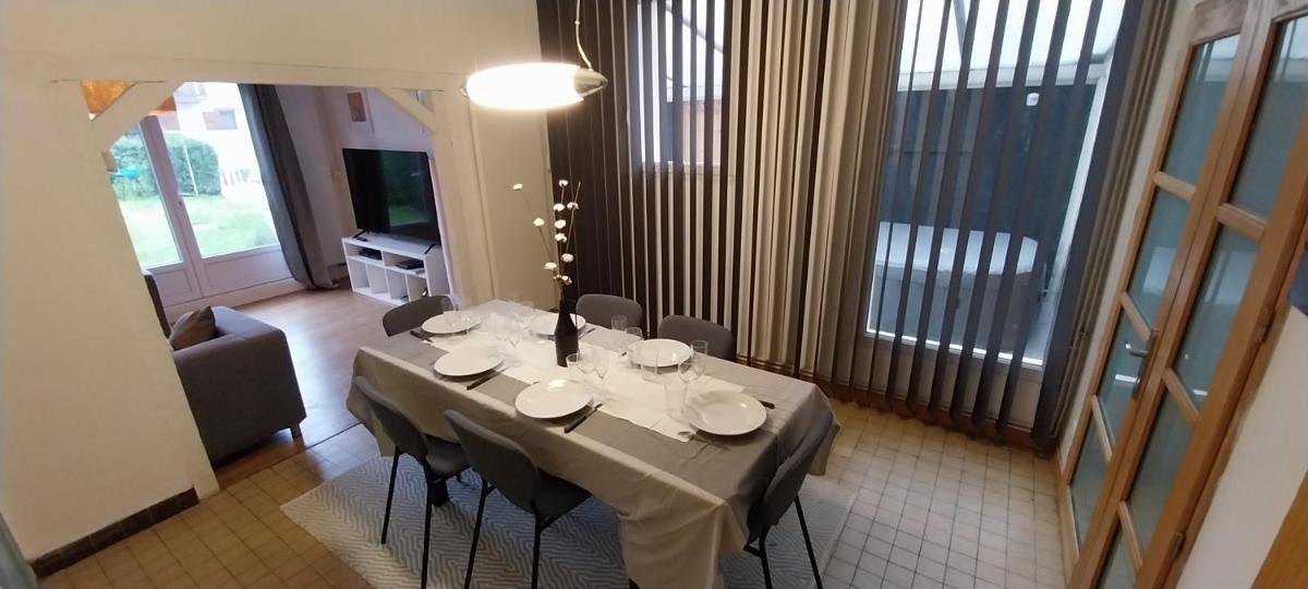 Maison avec jardin clos, vue sur mer depuis falaise - Housity