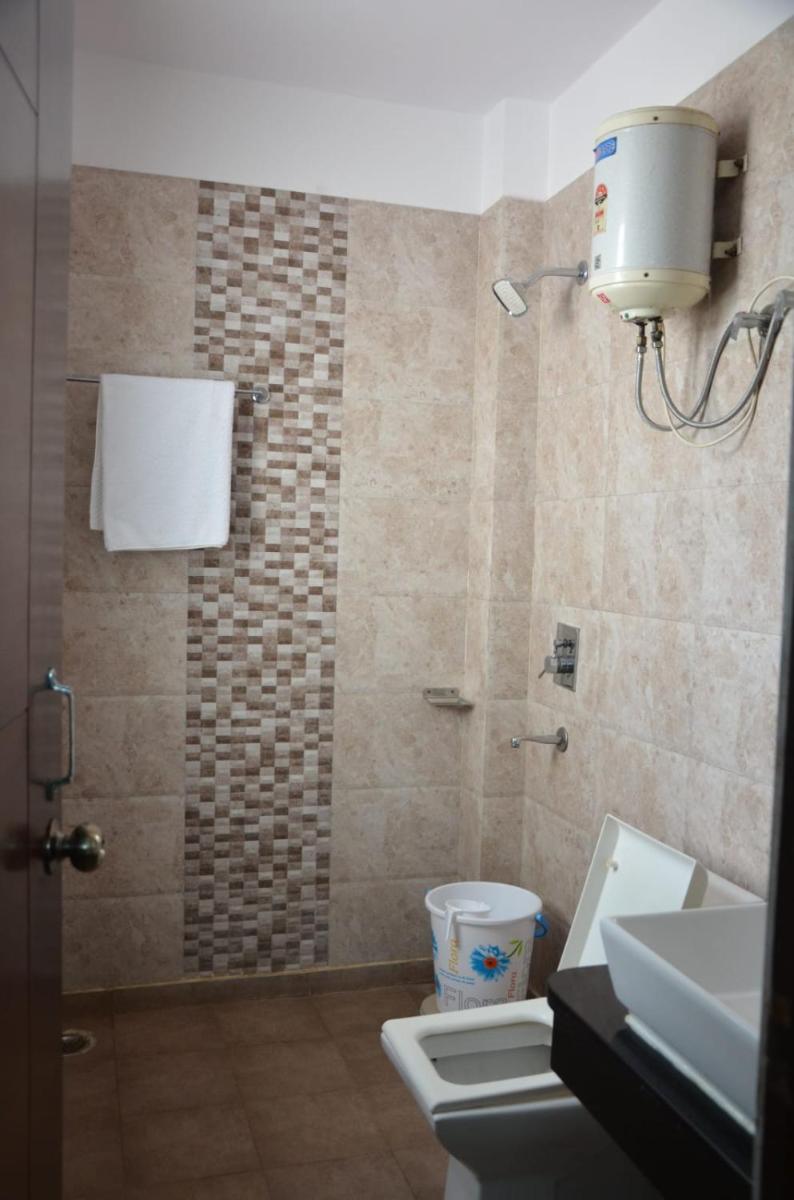 Rumaisa Red - Housity