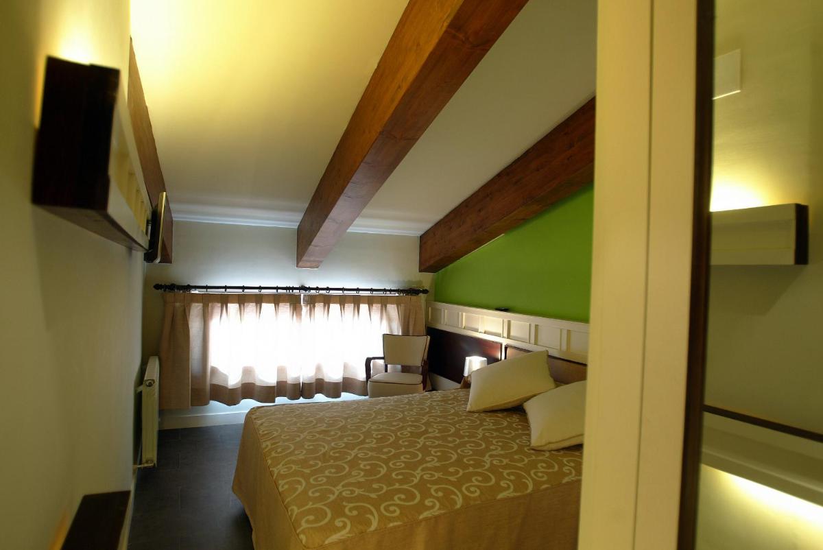 Hotel La Fonda Moreno - Housity