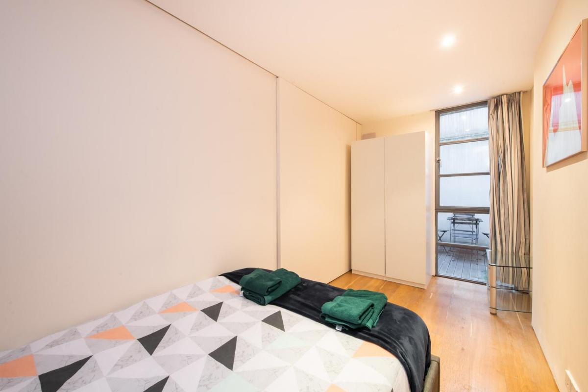 Pollen Street, Three-bedroom Flat - Housity