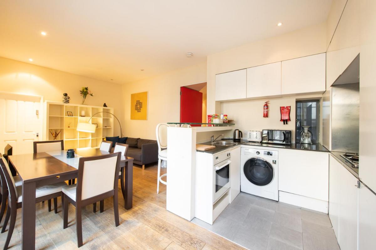 Pollen Street, Three-bedroom Flat - Housity