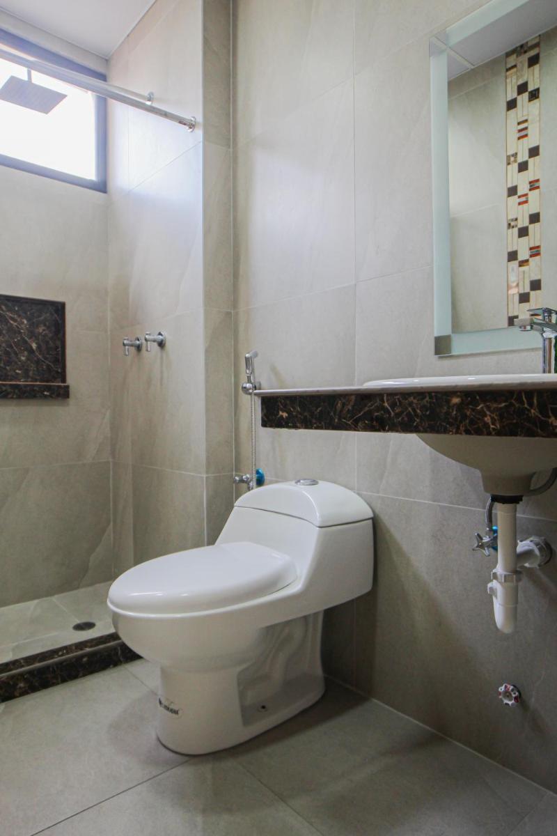 Hotel Murali - Cerca del Aeropuerto de Guayaquil - Housity