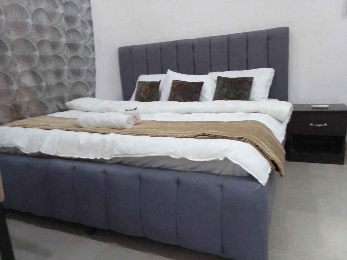 Suitetrails - LIGHT HOUSE HOTEL Lekki phase 1