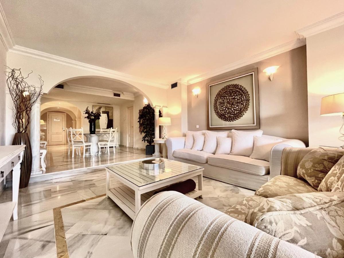 Magna Marbella - Apartamento de Lujo y golf en zona de Puerto Banús - Housity