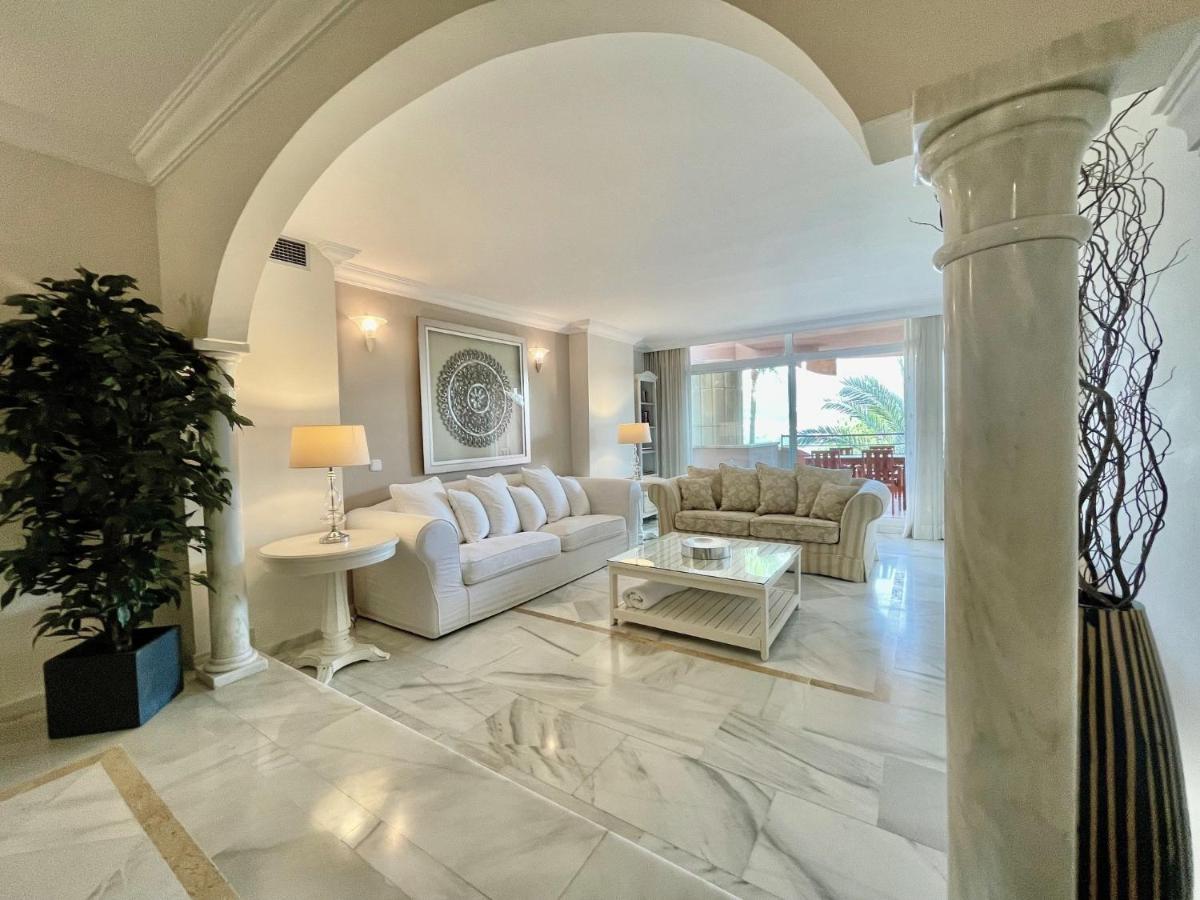 Magna Marbella - Apartamento de Lujo y golf en zona de Puerto Banús - Housity