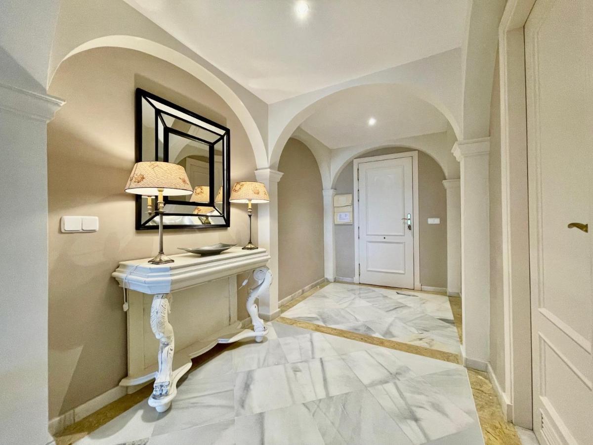 Magna Marbella - Apartamento de Lujo y golf en zona de Puerto Banús - Housity