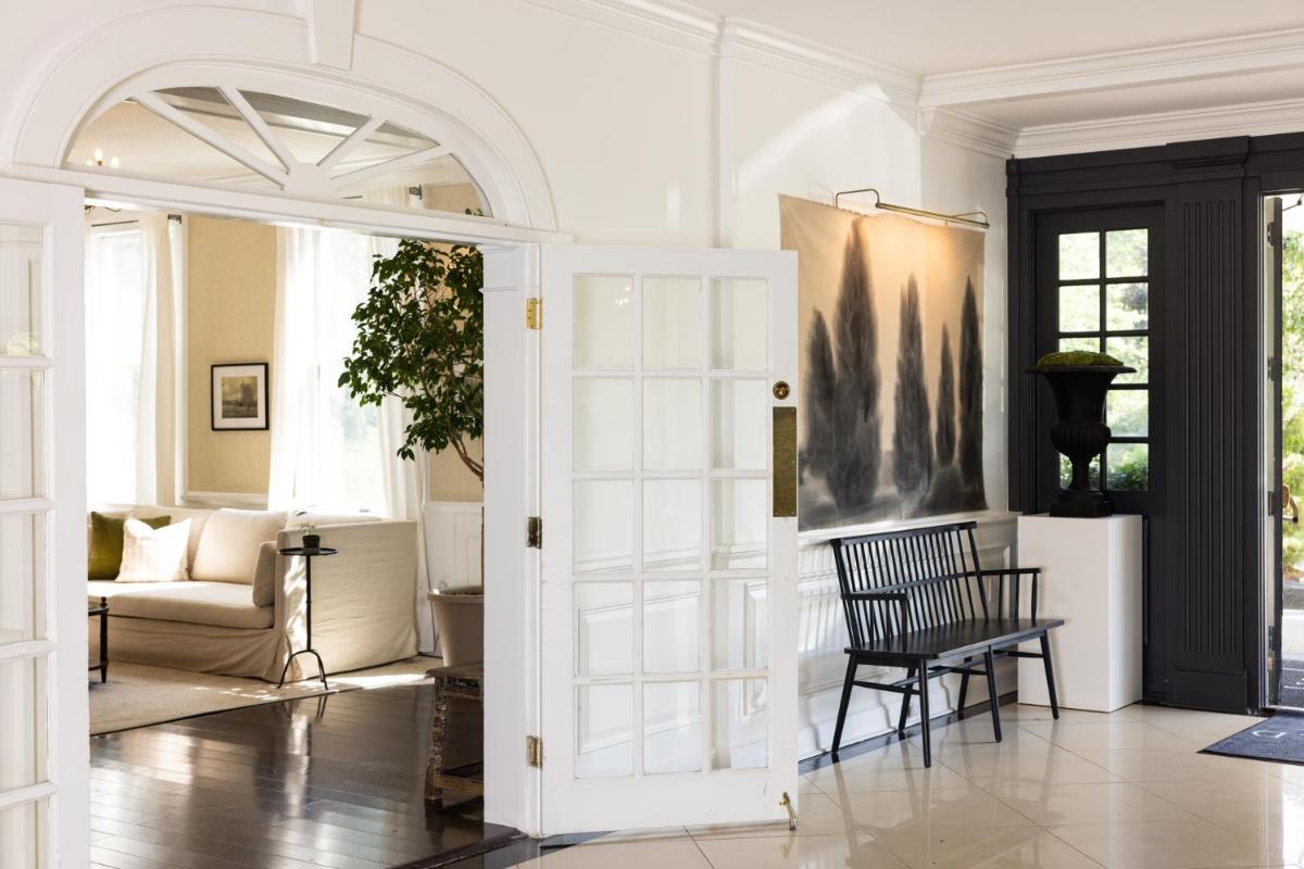 The Litchfield Inn - Housity