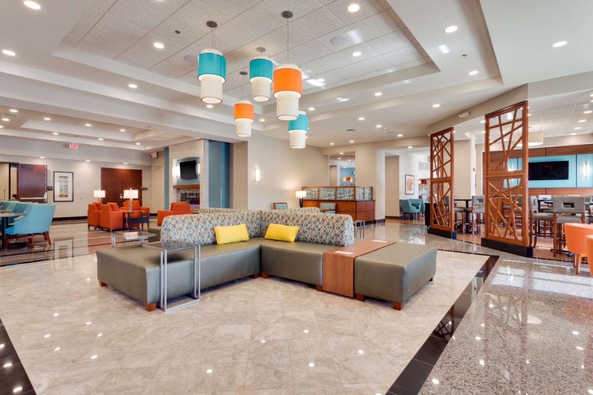 Drury Plaza Hotel St. Louis St. Charles - Housity