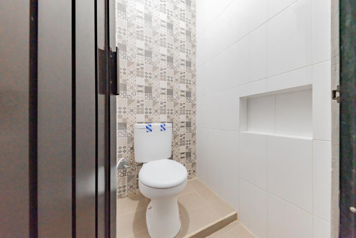 Urbanview Hotel Sunday Cirebon by RedDoorz - Housity