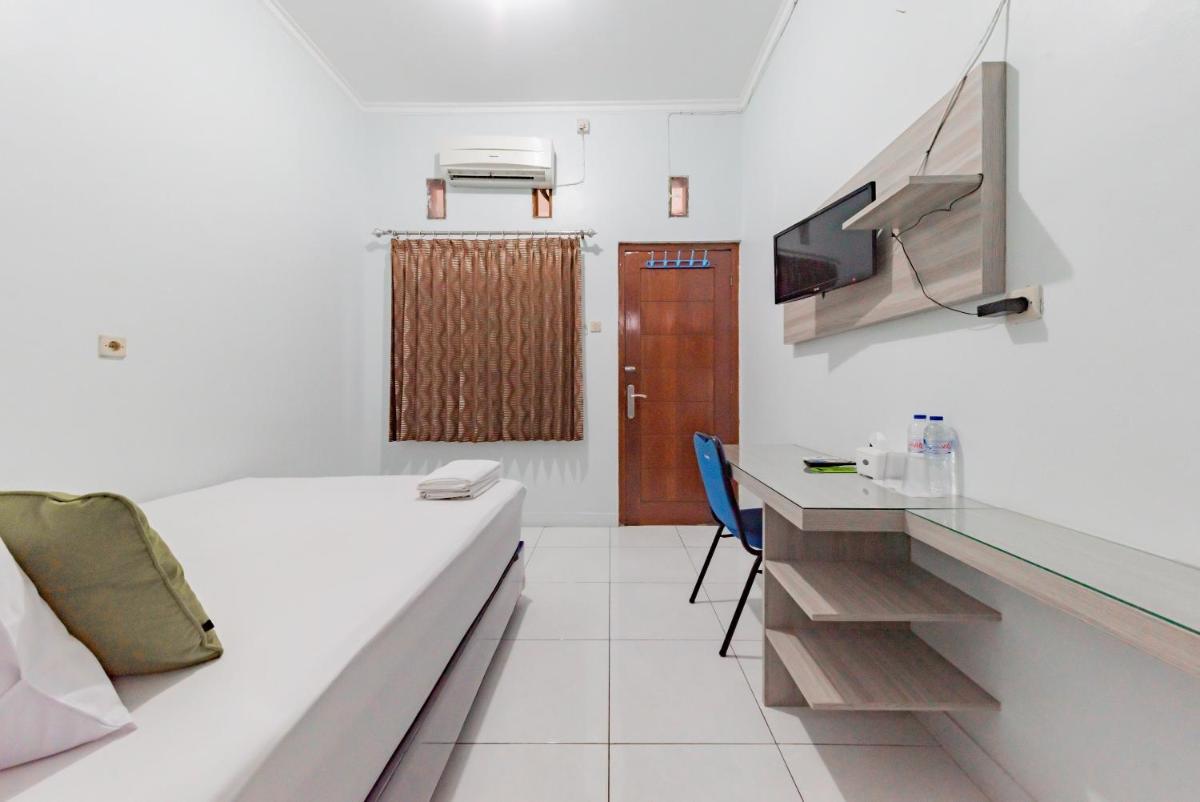 Urbanview Hotel Sunday Cirebon by RedDoorz - Housity