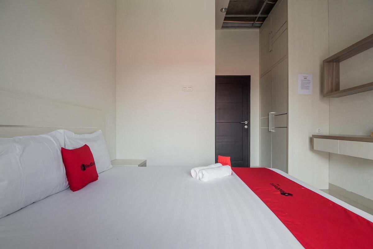 RedDoorz Syariah near Tugu Juang Jambi - Housity